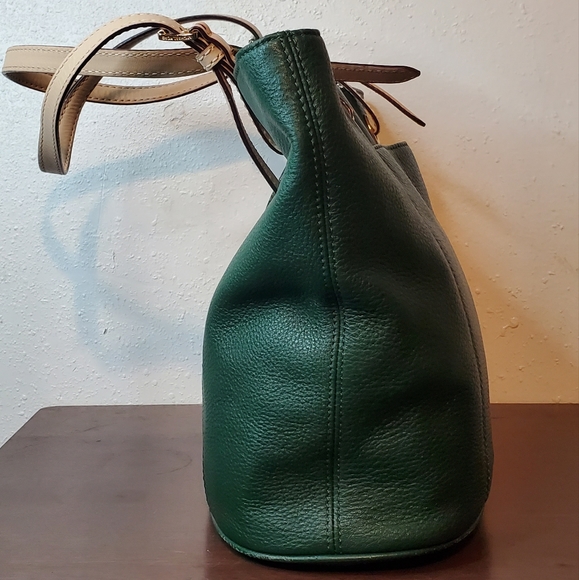 Beautiful Emerald Michael Kors - Picture 6 of 12